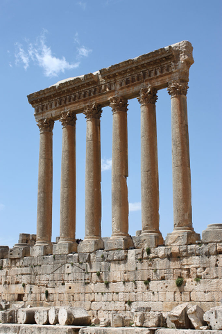 Illustration for article titled Who built these structures? Could it be . . . aliens?